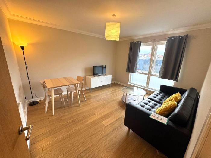 With Parking! Central Edinburgh 2 Rooms 2 Baths