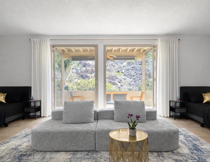 IW Best Cozy Studio Sleeps 4 Private Entrance