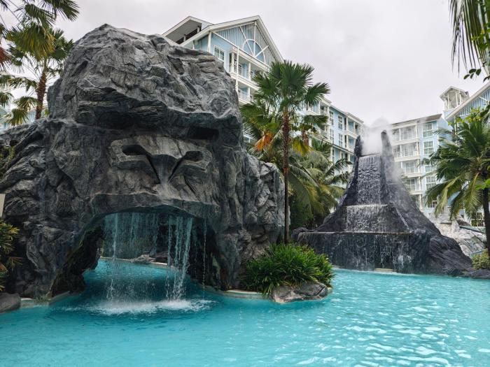 Grand Florida芭提雅带免费游泳池温泉和健身房和办公区水上花园公寓E208