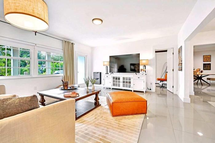Bright 4BR North Miami Villa Close to Beaches and Huge Backyard
