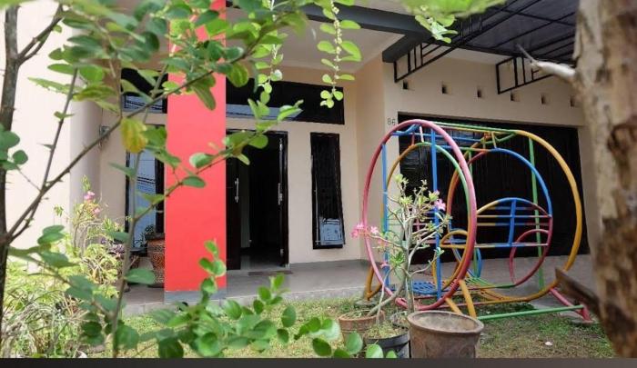 Homely Guest House Tegal