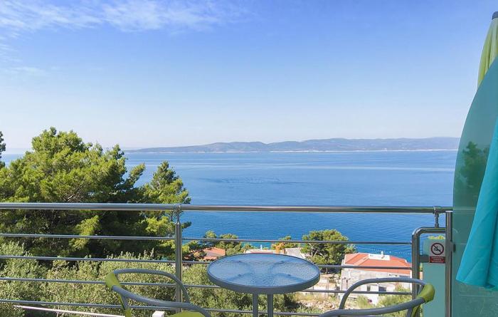 2 Bedroom Stunning Apartment In Brela