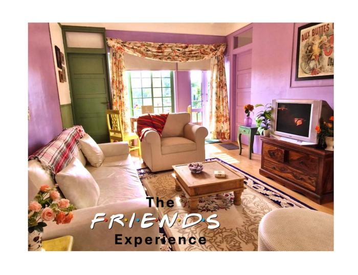 Monicas Golf Studio - FRIENDS TV Series themed apartment