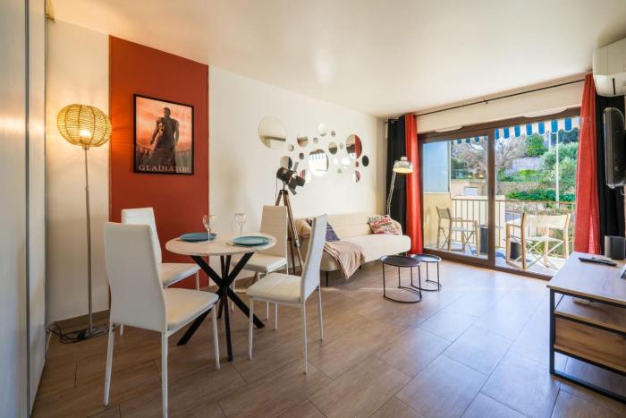 Chic Cinema Apartment in Cannes