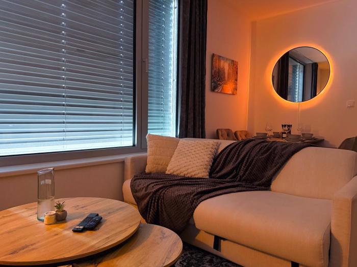 Bright Modern 1BR • Quiet • 20 min Center • Grill