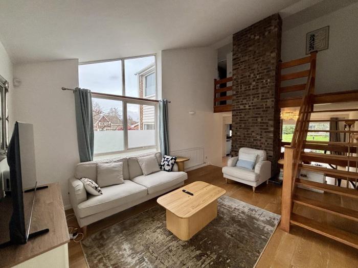 Spacious 4-Bed Home in Ascot