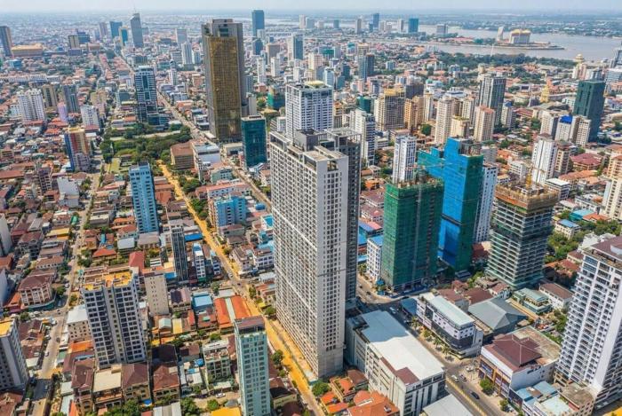 Modern 2BR Family Residence - Full Kitchen & Pool