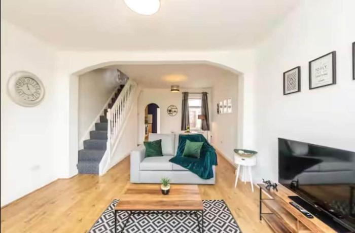 Bright 3-Bedroom in Prime Area