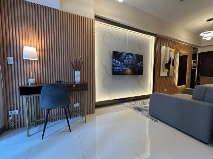1BR City View Haven + Washer | Modern BGC Stay