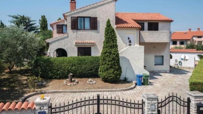 Apartment Biserka by Villas Guide