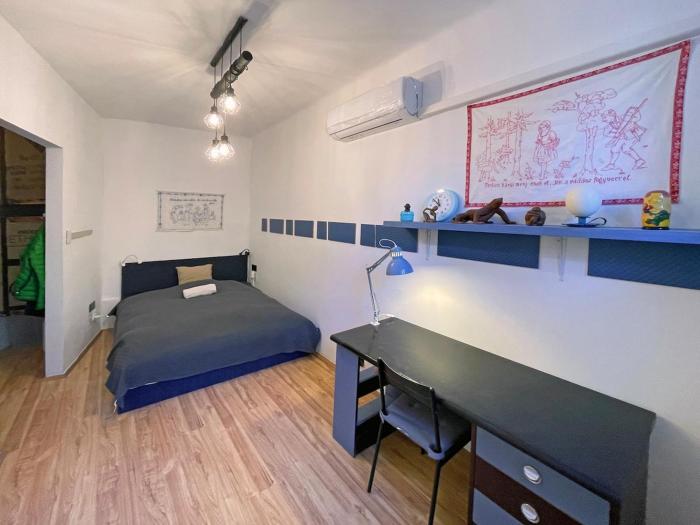 Quiet Garden Apartment with Terrace near Center