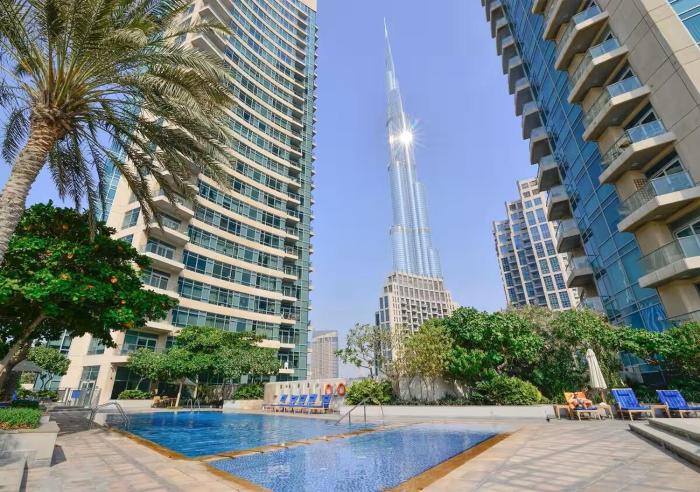 Vogue Vacation Homes, Downtown The Lofts near Burj Khalifa and Dubai mall, Two bedroom Apartment with Balcony and City View, Access toAmenities