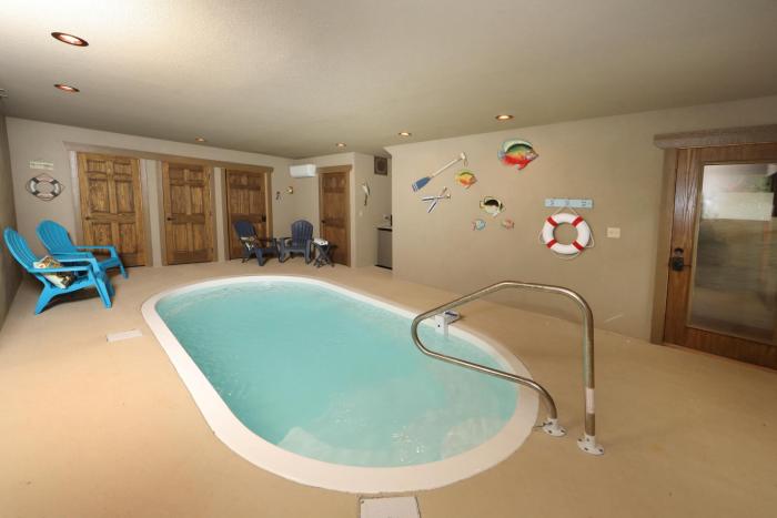 Luxury Chalet w Indoor Pool, Theater Room & Game Loft — 4 Miles to Gatlinburg