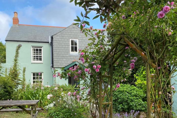 Sparrows Nest sweeping views of Penzance bay