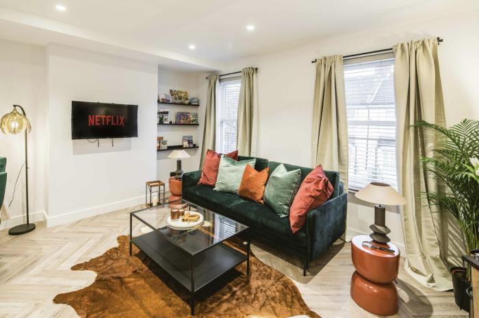 Modern duplex flat at Barons Court station