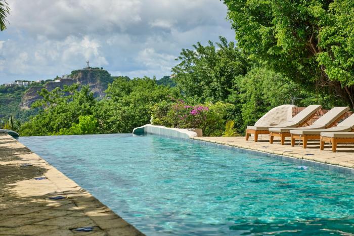 Pelican Eyes Hotel and Resort