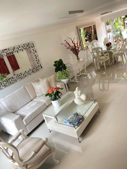 Casas grandes y lujosas disponibles