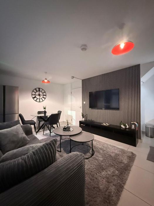 Contemporary 4 Bed Garden Flat in Bermondsey