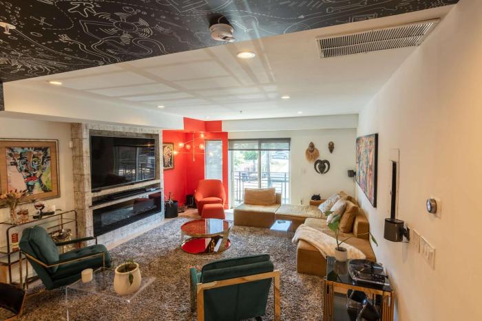 3 Bedroom Luxury Penthouse DC