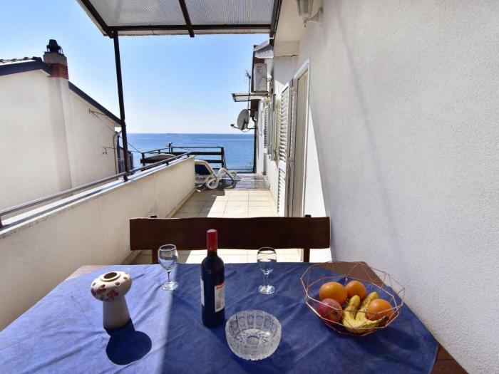 Apartment Apartment mit zwei Schlafzimmern und Meerblick in Zambratija by Interhome