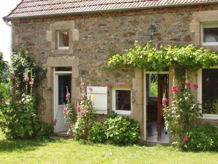 Holiday Home Charmantes Haus in der Auvergne by Interhome