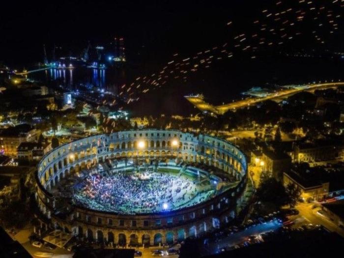 Apartment Ein Apartment im Ferienhaus Zweirosen by Interhome