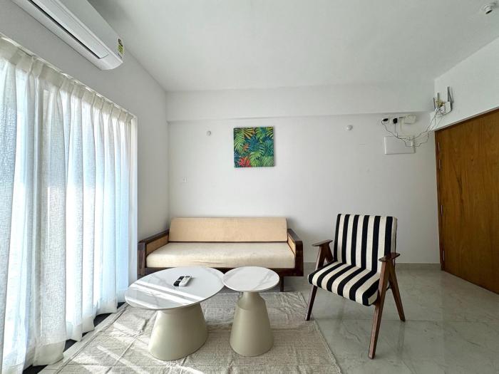 1BHK Pool Stay with Balcony - 5 Mins to Candolim Beach