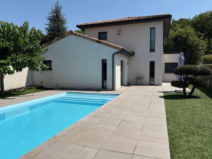 Villa climatisée 3 chambres avec piscine privée, proche centre-ville de Ruoms - FR-1-382-96
