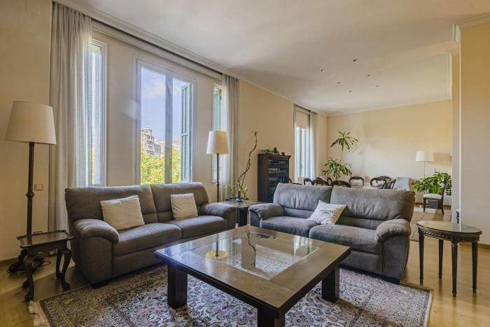 Luxury 4-bedroom 3-bathroom, rooftop pool