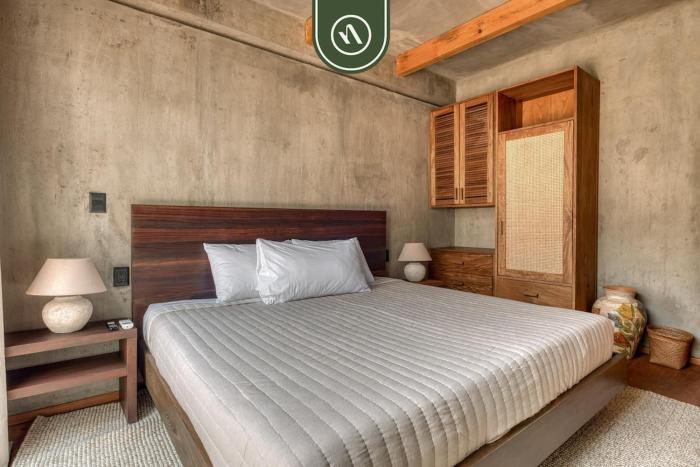 Luxury 3 BDR House in Downtown - AC - Peaceful