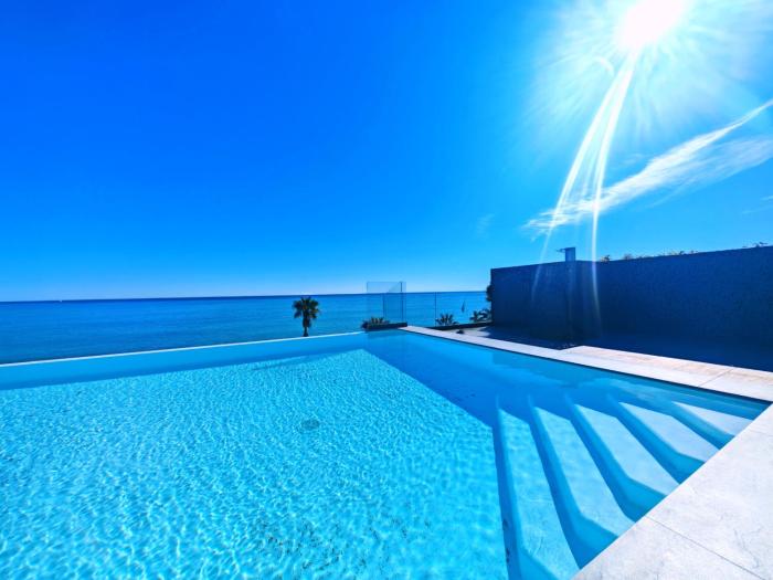 Pearl Beach - Rooftop Pool Seaside