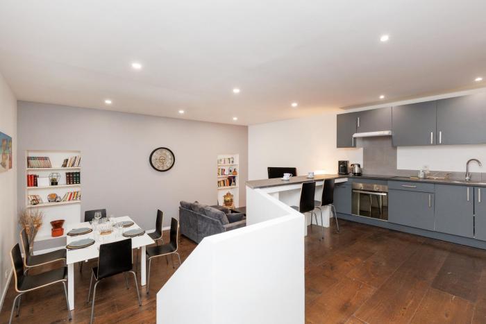 Immogroom - Elegant 3BR Steps from Le Palais