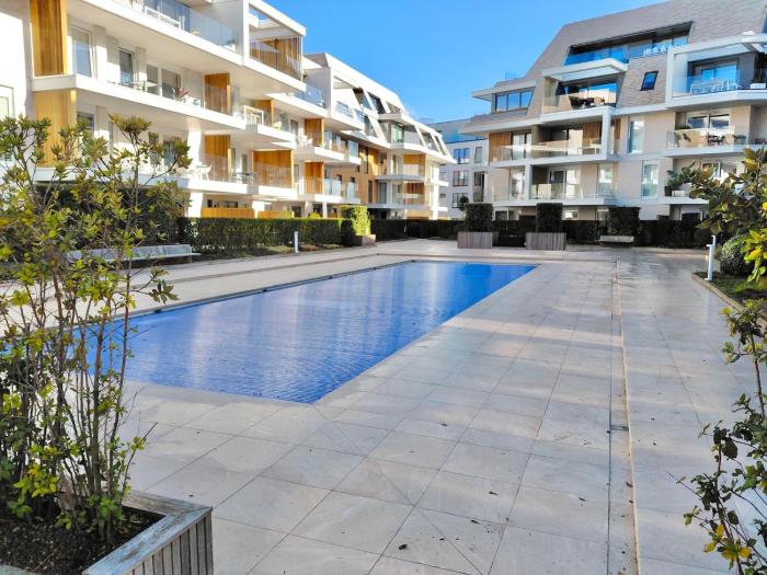 Luxury Apartment with Pool & Parking