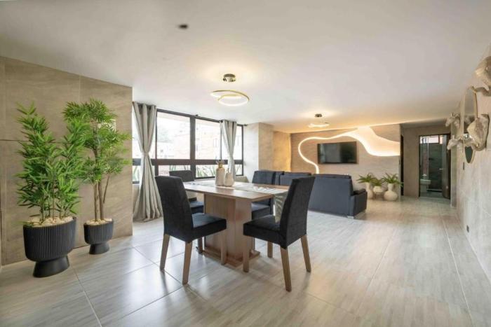 3 bedroom apartment, one block from lleras park p12 in medellin