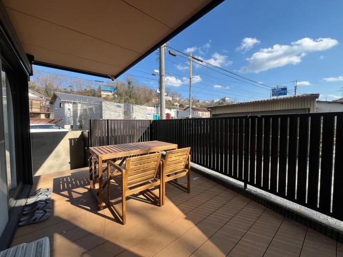 Seto Mori Nest 15-minute drive to Ghibli Park,1 train to the nagoya dome ,wooden house with a wood deck