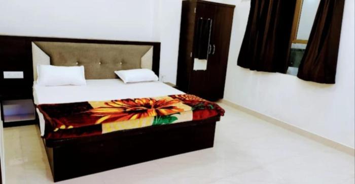 Diamond Guest House & Marriage Lawn