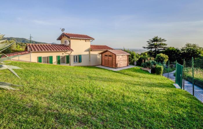 2 Bedroom Beautiful Home In Camaiore