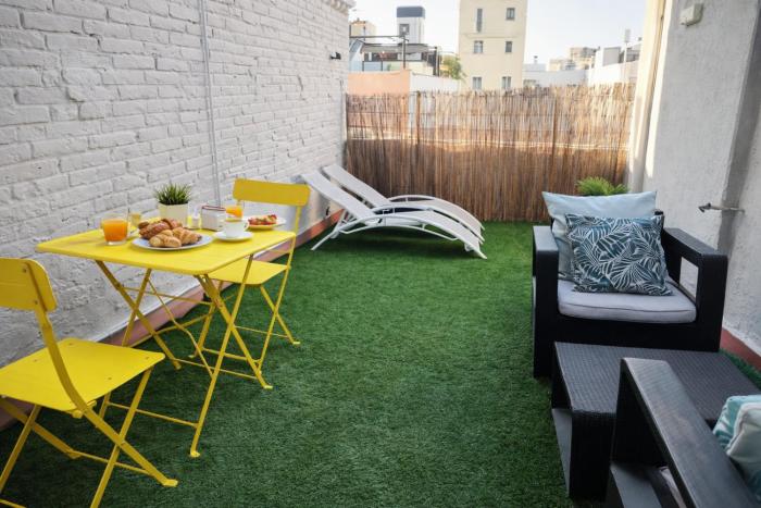 Poblenou Beach Penthouse l Loft with Private Terrace l 5 min Walk to the Beach