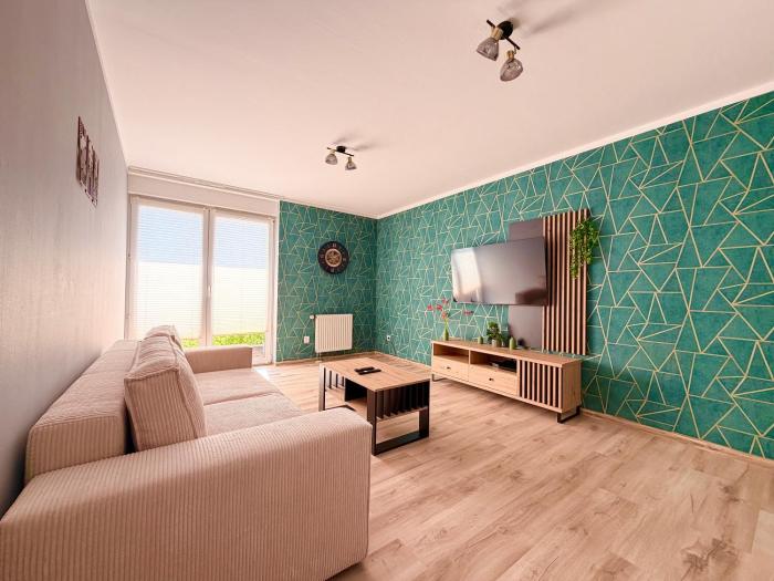 Reja Cozy Comfort Apartment by BookingHost