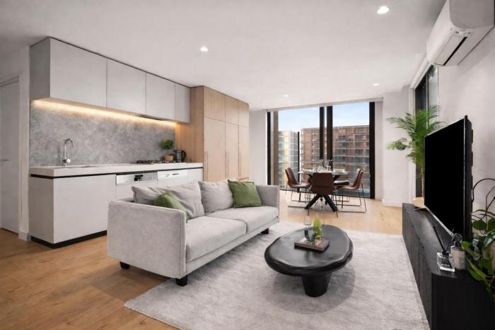 Luxury City View Apartment with Pool Gym & Parking