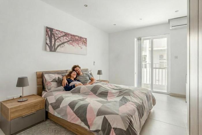 Modern 3-Bedroom Apartment in Sliema Near Promenade and Ferries