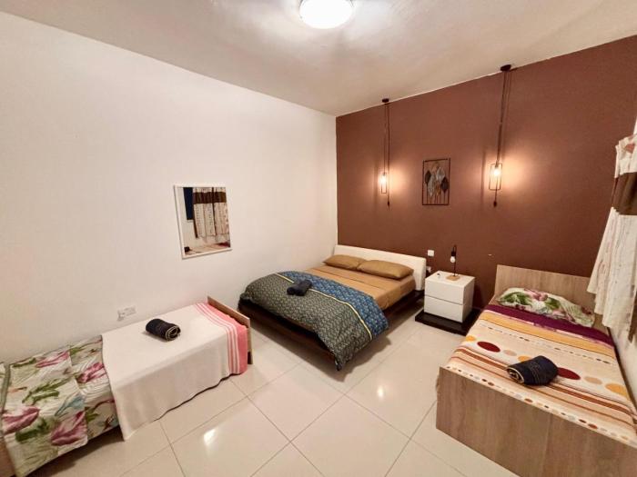 4 Person Sliema Spacious Room Airconditioned and Self Check