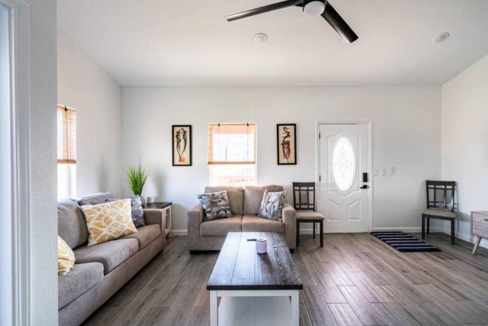 Unit B Crystal Beach Premier Triplex 2 Bed 1 Bath