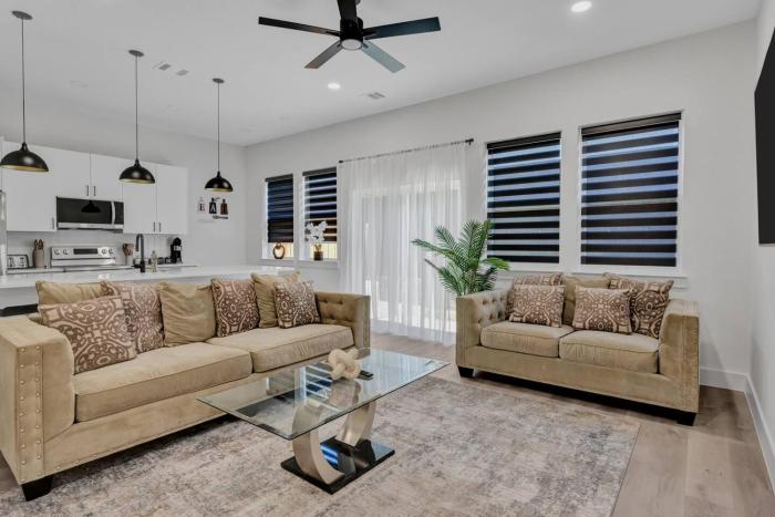 Stylish 3BR Dallas Townhouse | Rooftop Terrace