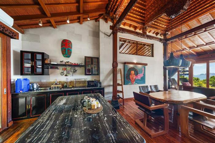 Located on a hill with astounding panoramic mountain and sea views!!!!