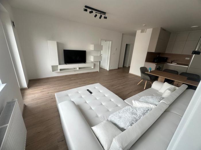 Modern New Apartment 20 mins to city center-Free parking-balcony-Amazon Prime
