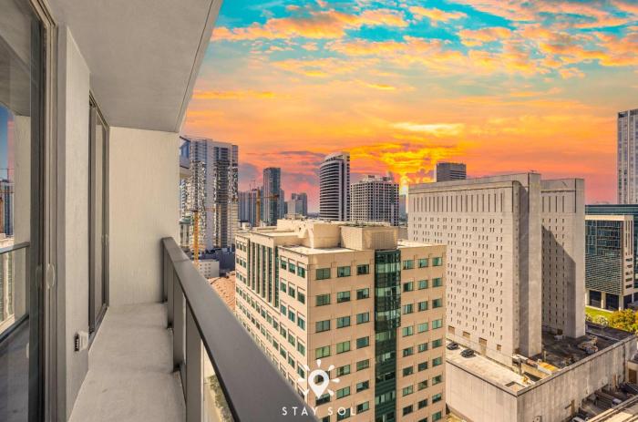 Light-Filled 1BR with Private Balcony Urban Chic