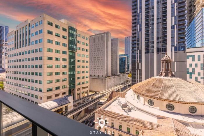 Resort-Style Pool with Elegant 1BR in 501