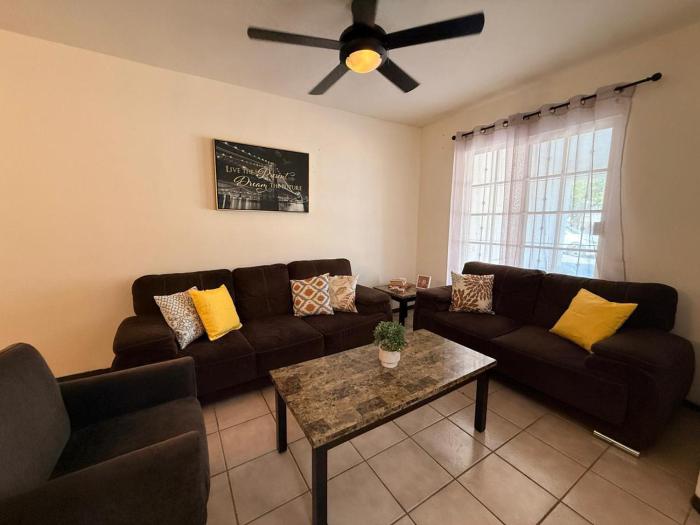 Casa completa con seguridad 24-7 Estadio BBVA a 15 minutos