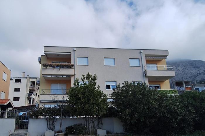 Apartments with parking space Makarska - 25264